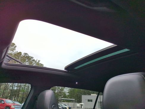 Used 2022 Volkswagen Tiguan SE R-Line image 20