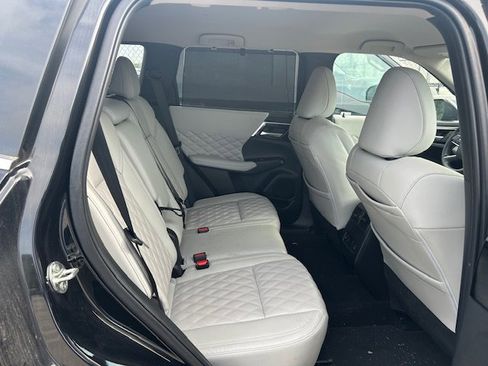 Used 2024 Mitsubishi Outlander SEL FWD image 17