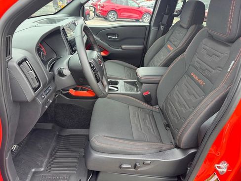Used 2025 Nissan Frontier PRO-4X w/ Pro Convenience Package AWD/4WD image 8