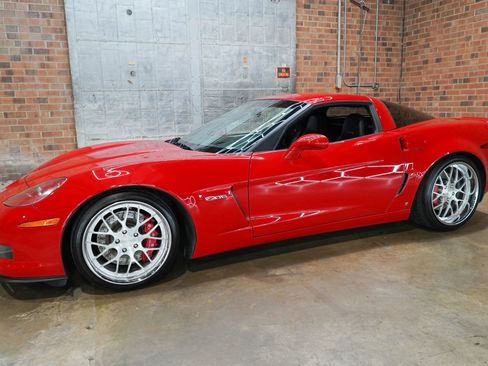 Used 2006 Chevrolet Corvette Z06 w/ Preferred Equipment Group RWD image 7