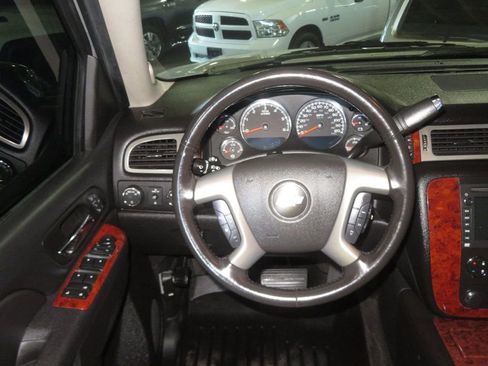 Used 2013 Chevrolet Avalanche LTZ image 39