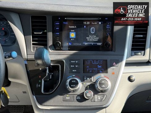 Used 2016 Toyota Sienna LE FWD image 38