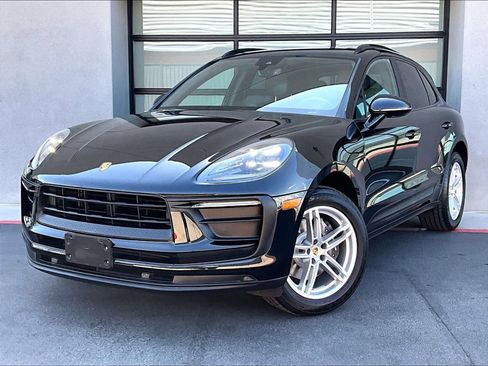 Certified 2022 Porsche Macan AWD/4WD image 1