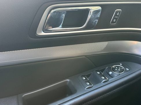 Used 2017 Ford Explorer XLT AWD/4WD image 11