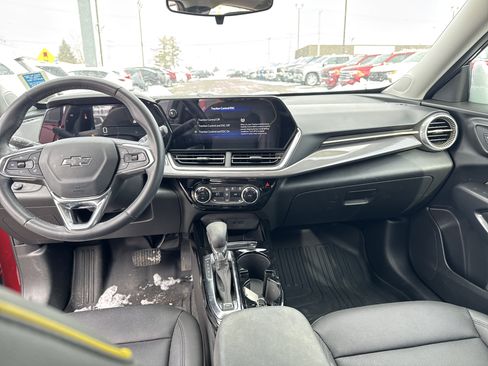 Used 2024 Chevrolet Trax ACTIV w/ Sunroof Package image 14