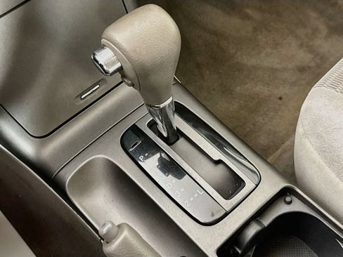 Used 2005 Toyota Camry FWD image 19