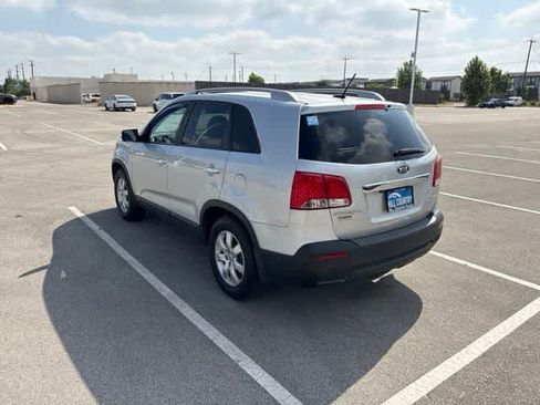 Used 2013 Kia Sorento LX w/ Convenience Pkg FWD image 3