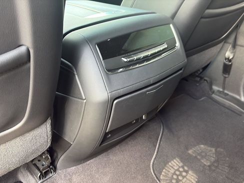 Used 2023 Cadillac Escalade ESV Premium Luxury image 17