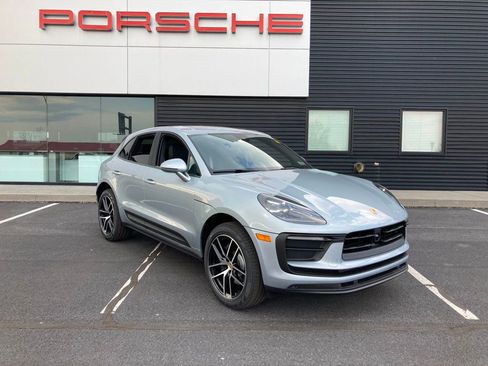 Used 2025 Porsche Macan image 9