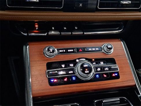 Used 2021 Lincoln Aviator Reserve w/ Equipment Group 201A image 32