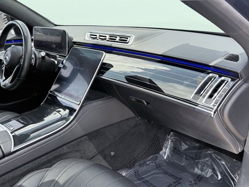 Used 2022 Mercedes-Benz S 580 4MATIC Sedan w/ AMG Line Package image 41