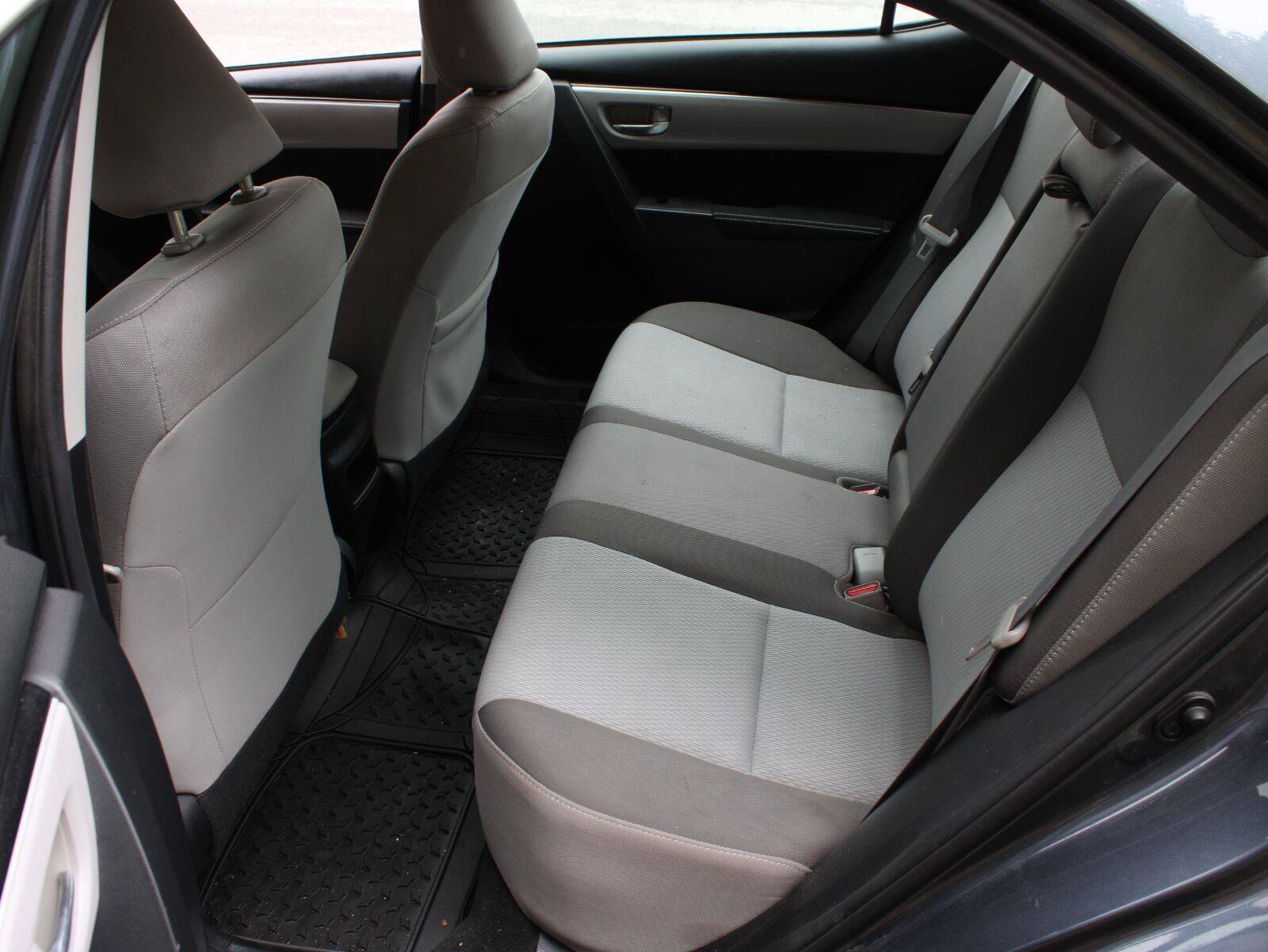 Used 2018 Toyota Corolla LE FWD image 17
