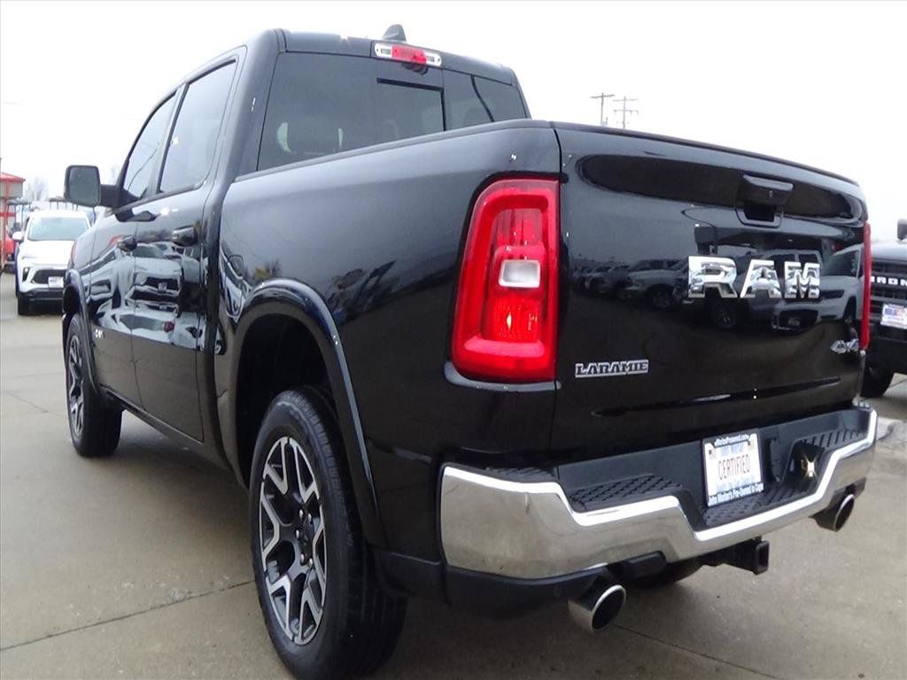 Used 2025 RAM 1500 Laramie AWD/4WD image 8