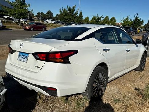 Used 2025 Nissan Altima 2.5 SV AWD/4WD image 5
