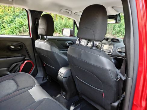 Used 2015 Jeep Renegade Trailhawk AWD/4WD image 25