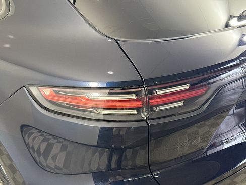 Used 2023 Porsche Cayenne image 35