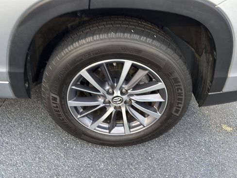 Certified 2017 Toyota Highlander XLE image 35