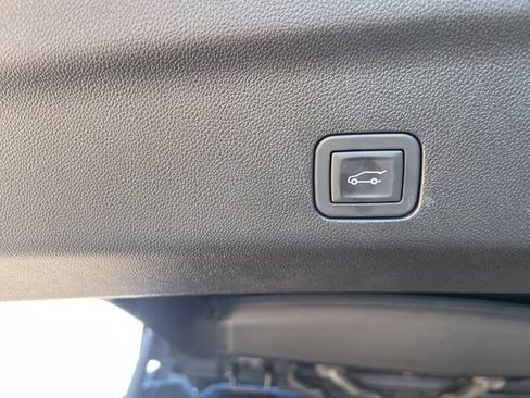 Used 2025 GMC Yukon XL AT4 Ultimate w/ LPO, AT4 Appearance Package image 10