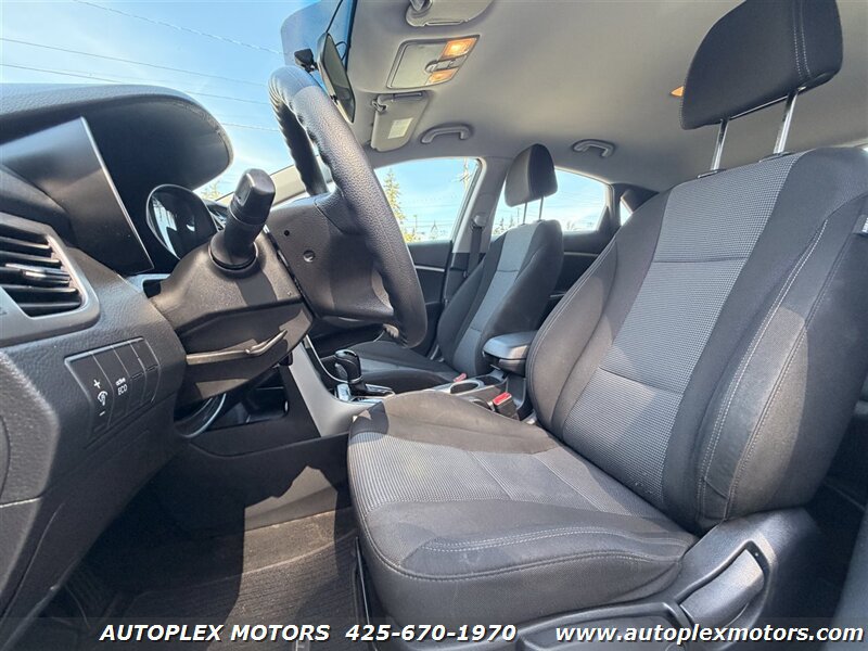 Used 2016 Hyundai Elantra GT FWD image 10