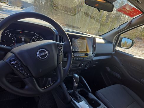 Certified 2025 Nissan Frontier S image 18