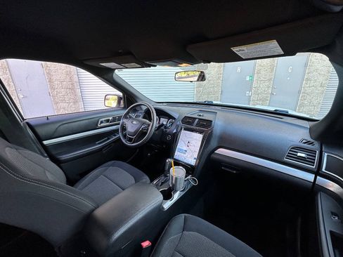 Used 2016 Ford Explorer XLT AWD/4WD image 2