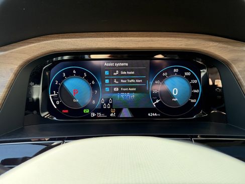 Used 2025 Volkswagen Atlas SE w/ Panoramic Sunroof Package image 19