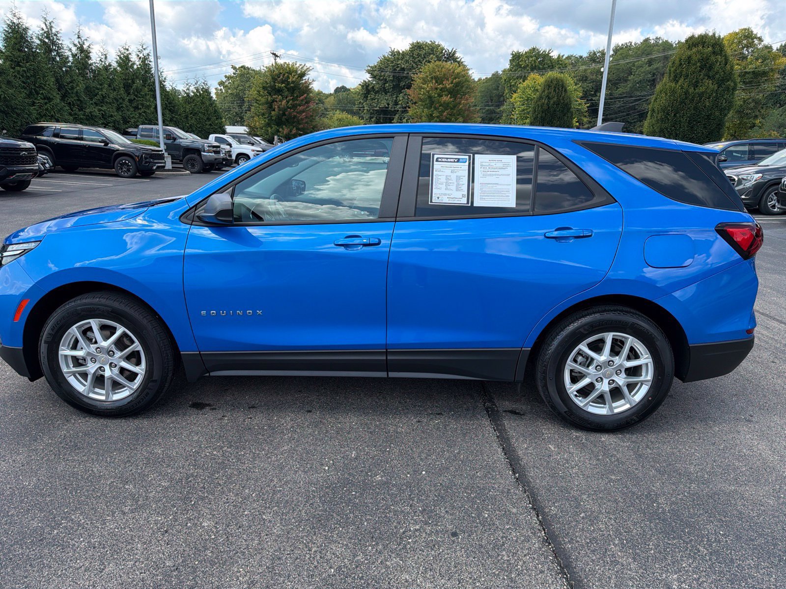 Used 2024 Chevrolet Equinox LS w/ LS Convenience Package FWD image 2