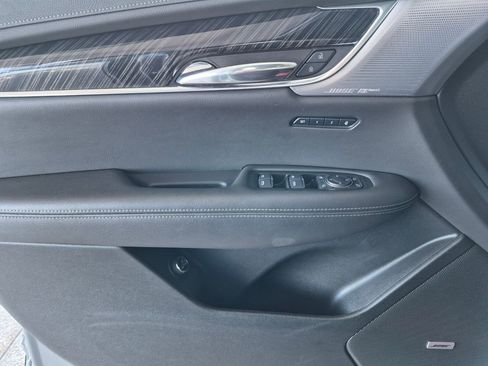 Used 2025 Cadillac XT6 Premium Luxury FWD image 38