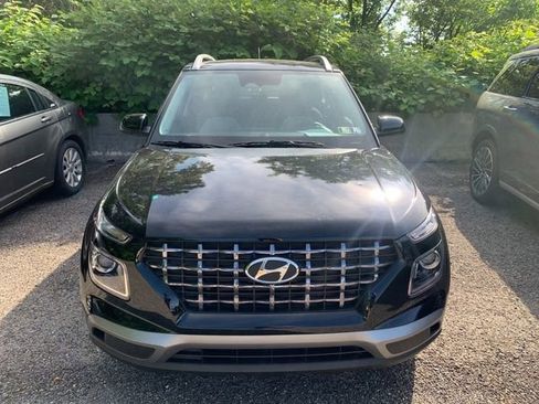 Certified 2023 Hyundai Venue SEL FWD image 3