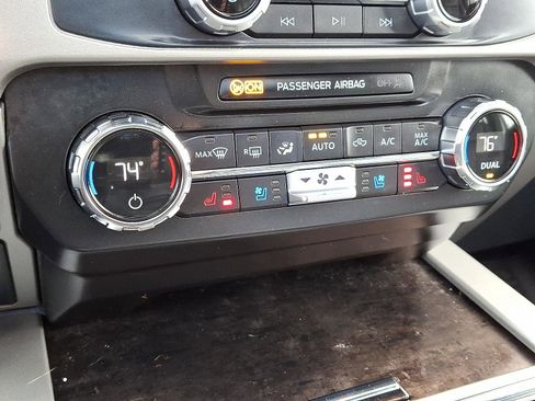 Used 2022 Ford F250 Lariat w/ Black Appearance Package image 15