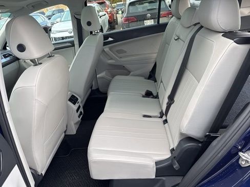 Used 2023 Volkswagen Tiguan SE w/ Panoramic Sunroof Package image 25