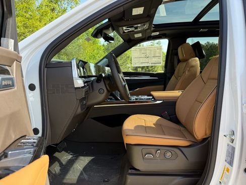 New 2026 Cadillac Escalade Luxury w/ Touring Package AWD/4WD image 19