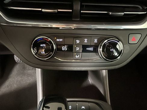 Used 2025 Buick Envista Preferred FWD image 24