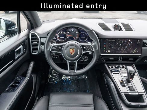 Used 2023 Porsche Cayenne Platinum Edition image 13