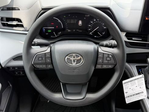 New 2026 Toyota Sienna LE FWD image 11
