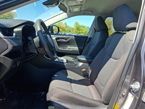 Used 2025 Toyota RAV4 XLE AWD/4WD image 13