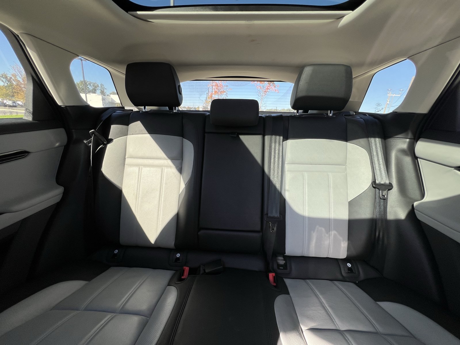 Used 2024 Land Rover Range Rover Evoque Dynamic SE AWD/4WD image 32