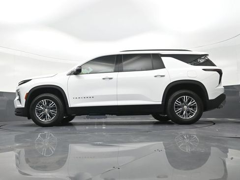 Used 2025 Chevrolet Traverse LT w/ Driver Confidence Package FWD image 26