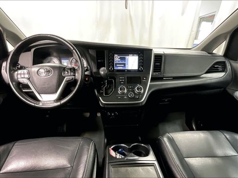 Used 2020 Toyota Sienna SE w/ SE Preferred Package image 22