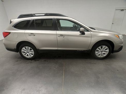 Used 2015 Subaru Outback 2.5i Premium image 9