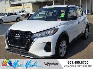 Used 2023 Nissan Kicks S image 1