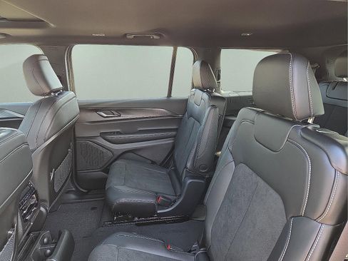 New 2025 Jeep Grand Cherokee L Altitude image 10