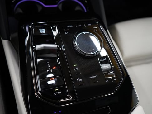 Used 2024 BMW 540i xDrive w/ Premium Package image 21