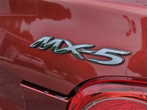 Used 2013 MAZDA MX-5 Miata Grand Touring w/ Premium Pkg image 10