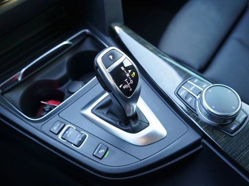 Used 2017 BMW 330i Gran Turismo xDrive image 13