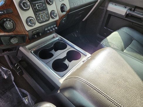 Used 2014 Ford F250 Lariat w/ Lariat Interior Package image 18