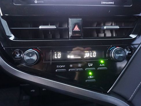 Used 2024 Toyota Camry SE FWD image 13