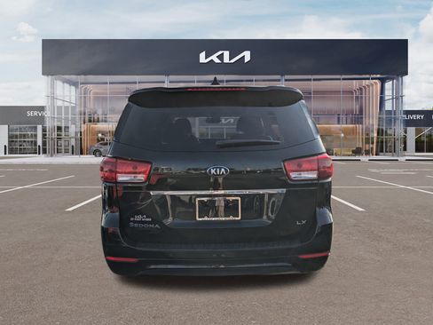 Certified 2018 Kia Sedona LX w/ LX Essentials Premium Package image 5