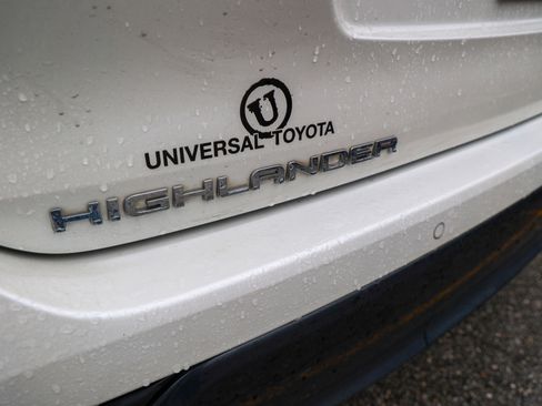 Used 2020 Toyota Highlander Limited image 11