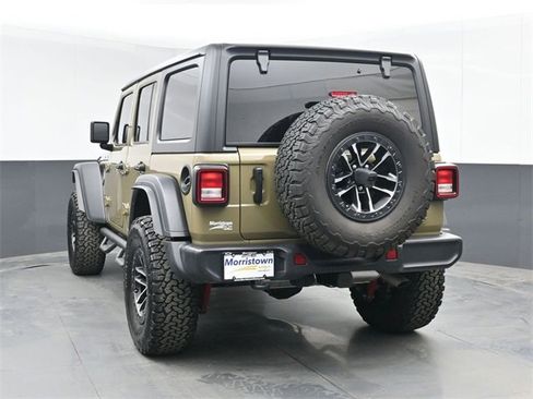 Used 2025 Jeep Wrangler Willys image 12